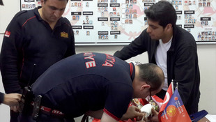 Parmağına sıkışan yüzükten itfaiye ekipleri kurtardı