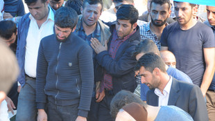 PKKlıların silahla vurup aracında yaktığı muhtar toprağa verildi