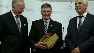 Prof. Sancar'a TBTK Şeref Üyeliği beratı