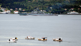 Rus askeri gemisi Çanakkale Boğazı'ndan geçti