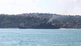 Rus savaş gemileri İstanbul Boğazı'ndan geçti