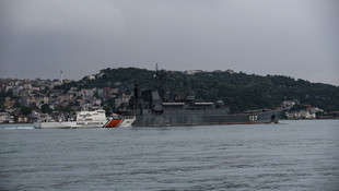 Rus savaş gemisi İstanbul Boğazından geçti