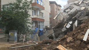 Samsun'da yıkım aşamasındaki binada çökme