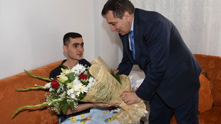 Şanlıurfa Valisi Küçük'ten yaralı askere ziyaret