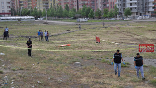 Şanlıurfada boş arazide ceset bulundu