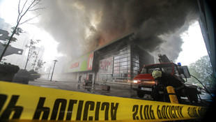 Saraybosna'da market yangını