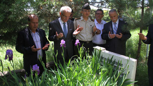 Şehidin anısına Türk bayrağı dikildi