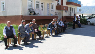 Şehit Uzman Çavuş Kılıçın Erzincandaki baba evinde yas var