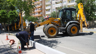 Siirt'te kritik noktalar beton bariyerlerle çevrildi