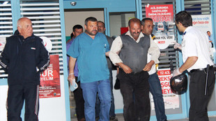 Silahlı saldırıda baba ve oğlu yaralandı