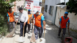 İzmirde süpürgeci olarak girdiği belediyede başkan vekili oldu