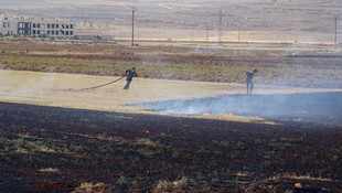 Suriye ordusu Halep'te ekili tarım alanlarını yakıyor