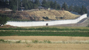 Suriye sınır hattında duvar örme çalışmaları