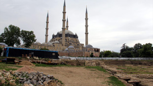 Tarihi Yemiş Kapanı Hanı kurtarma kazısı