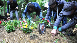 Tayfun öğretmen mezarı başında anıldı