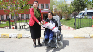 Tekerlekli sandalyeyle 23 kilometre yaptı