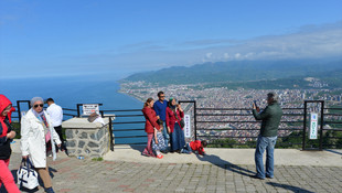 Turistlerin gözde mekanı Boztepe ilgi görüyor