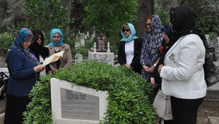 Türkiyenin ilk seçilmiş kadın muhtarı mezarı başında anıldı