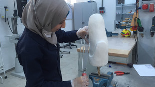 Üç protezle hayata tutunmaya çalışıyor