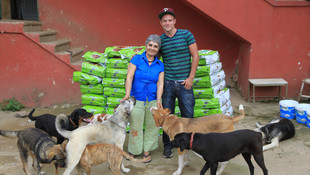 Ünlü dansçıdan Alanya'daki sokak köpekleri için yarım ton mama