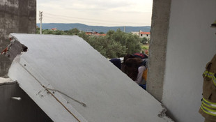 Yıkmak istediği duvarın altında kalarak öldü