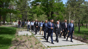 11. Cumhurbaşkanı Gül, adını taşıyan müze ve kütüphanede incelemede bulundu