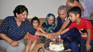 113'üncü yaşını pasta keserek kutladılar
