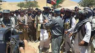 Afganistanda 15 Taliban üyesi teslim oldu