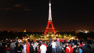 Eyfel Kulesi bugün Türk bayrağına bürünebilir
