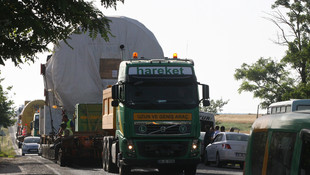 480 tonluk doğalgaz türbini 240 tekerlekli tırla taşınıyor