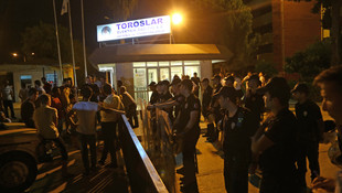 Adana'da vatandaşlardan elektrik kesintisi protestosu