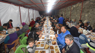 Ahlat'taki Ahıska Türkleri çadırda iftar yaptı