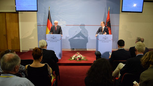 Almanya Dışişleri Bakanı Steinmeier Arnavutluk'ta