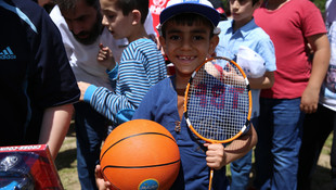 Ankara'da yetim çocuklara karne şenliği