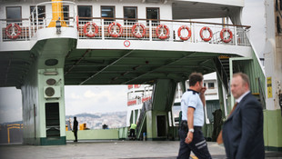 Arabalı vapur iskeleye çarptı: 2 yaralı