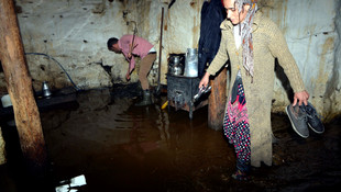 Ardahan'da sağanak su baskınına neden oldu