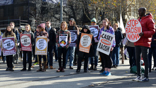 Avustralya’da karşıt gösteriler düzenledi