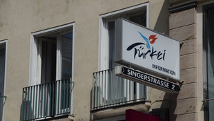 Avusturya'da PKK'lılar turizm ofisini bastı