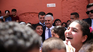 Başbakan Yıldırım, karne dağıtım törenine katıldı