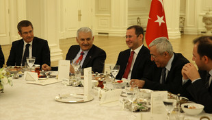 Başbakan Yıldırım, medya temsilcileriyle iftarda buluştu