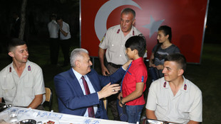 Başbakan Yıldırım, Temelli Jandarma Karakolu'nda iftar etti