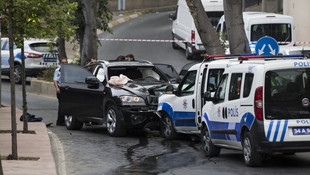 Hırsızlık yapan zanlılar polise ateş açtı! 1 polis yaralandı
