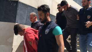 Beyoğlunda polisi bıçakla yaralayan 2 şüpheli yakalandı