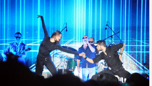 Boşnak şarkıcı Dino Merlin Sırbistan'da konser verdi