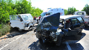 Bursa'da otomobil ile kamyonet çarpıştı: 4 yaralı