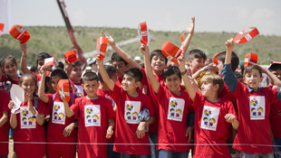 Çiçek olan 10 bin çocuktan Guinness rekoru