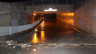 Çorumda şiddetli fırtına ve yağışın etkisi altında kaldı