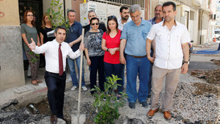 Çukura çiçekli protesto