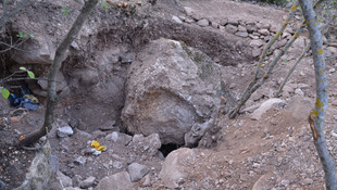 Define ararken canından oldu