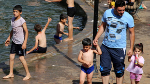 Diyarbakırlıların ramazanda sıcakla mücadelesi